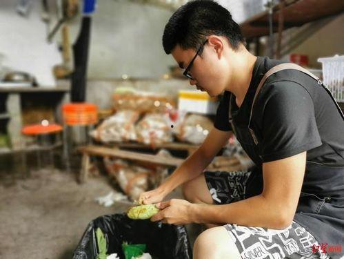 娱乐吃瓜酱男朋友打工,揭秘娱乐圈背后的辛酸与甜蜜  第1张